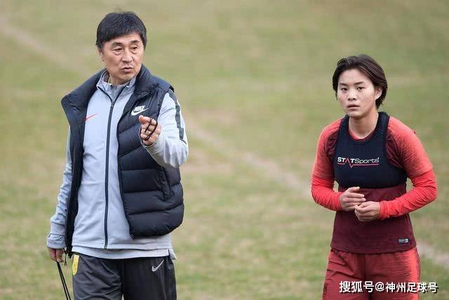 西甲-罗贝托双响莱万助攻 巴萨3-2阿尔梅里亚